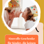 Frau und Kind mit Partyhüten lächeln sich an – sinnvolle Geschenke für Kinder, die keinen Platz brauchen.